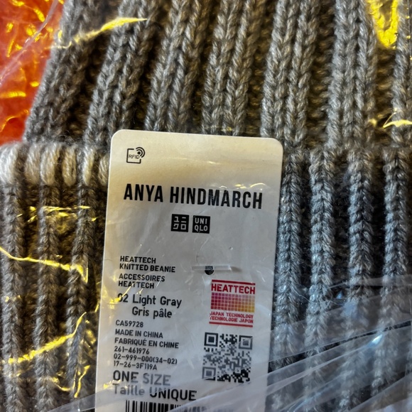 Anya Hindmarch Uniqlo collab gray touch of wool heattech knitted beanie NWT - Picture 4 of 8